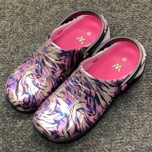 Women’s scrub shoes
